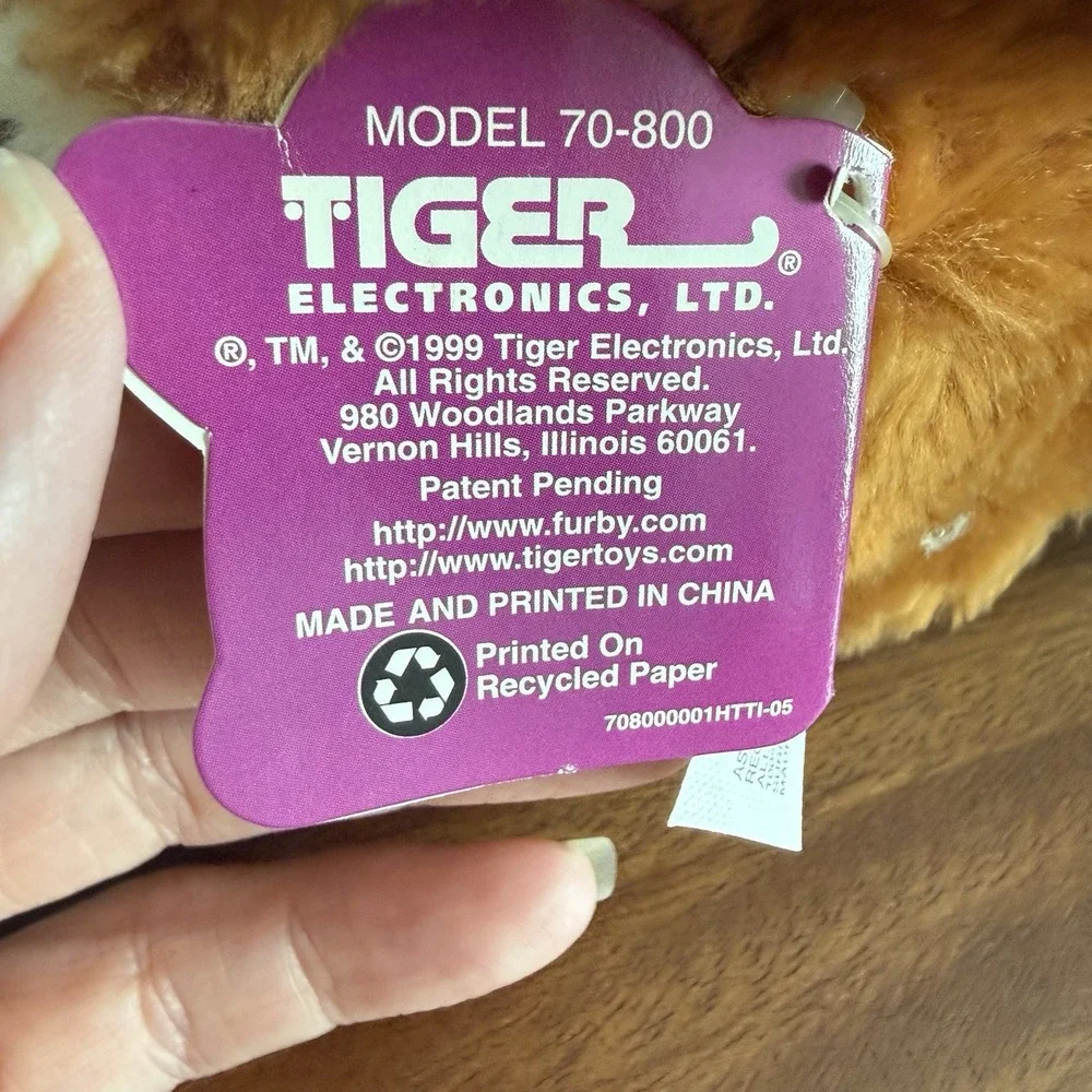 1999 Tiger Electronics Furby 70-800 Coffee Cream White Mohawk Brown Eyes Box
